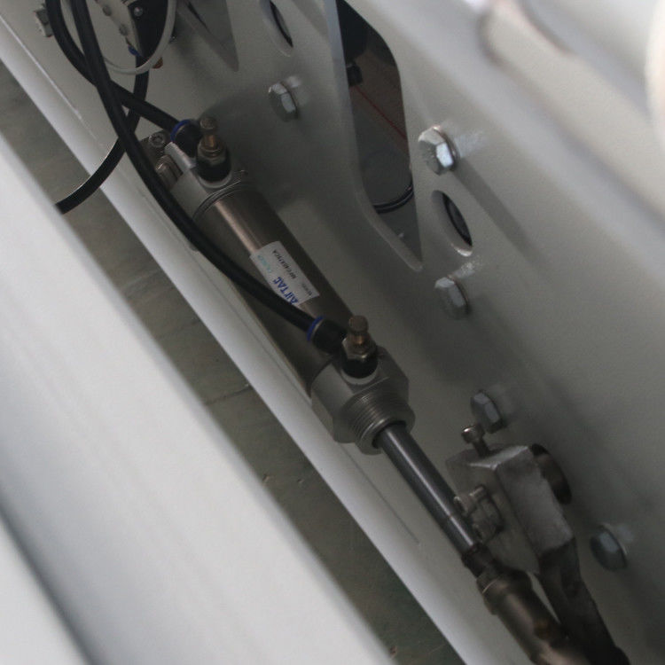Automatische strijkijzer en vouwmachine voor kledingvouw snelheid 10-50 M/min 220v/380v
